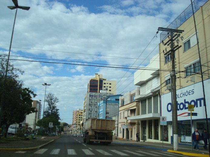 Erechim - Vista da Avenida Sete, próximo a Justiça Federal - 11-08-2008 by Daubi