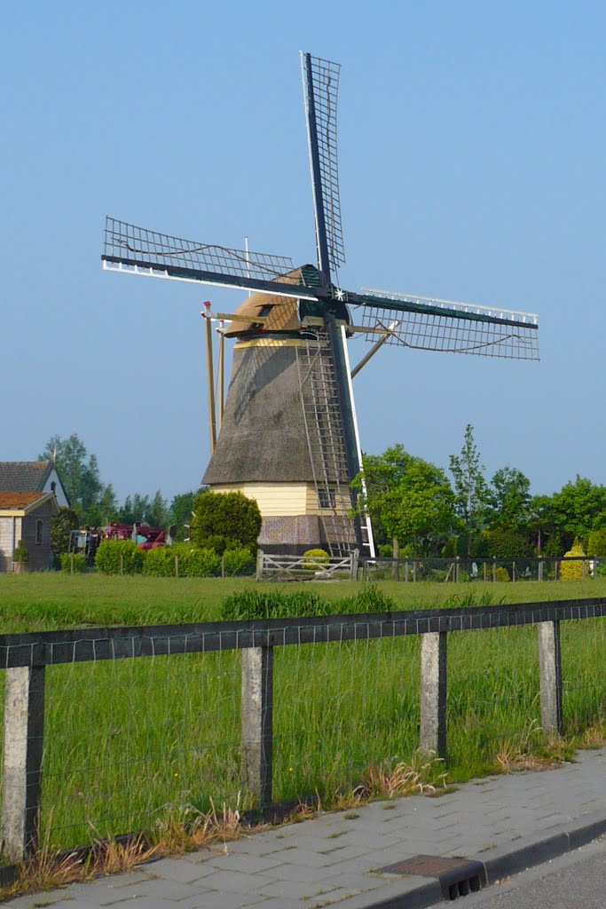 Windmill "De Veenmolen" (1823) / Wilnis / The Netherlands by Cees van den Brink