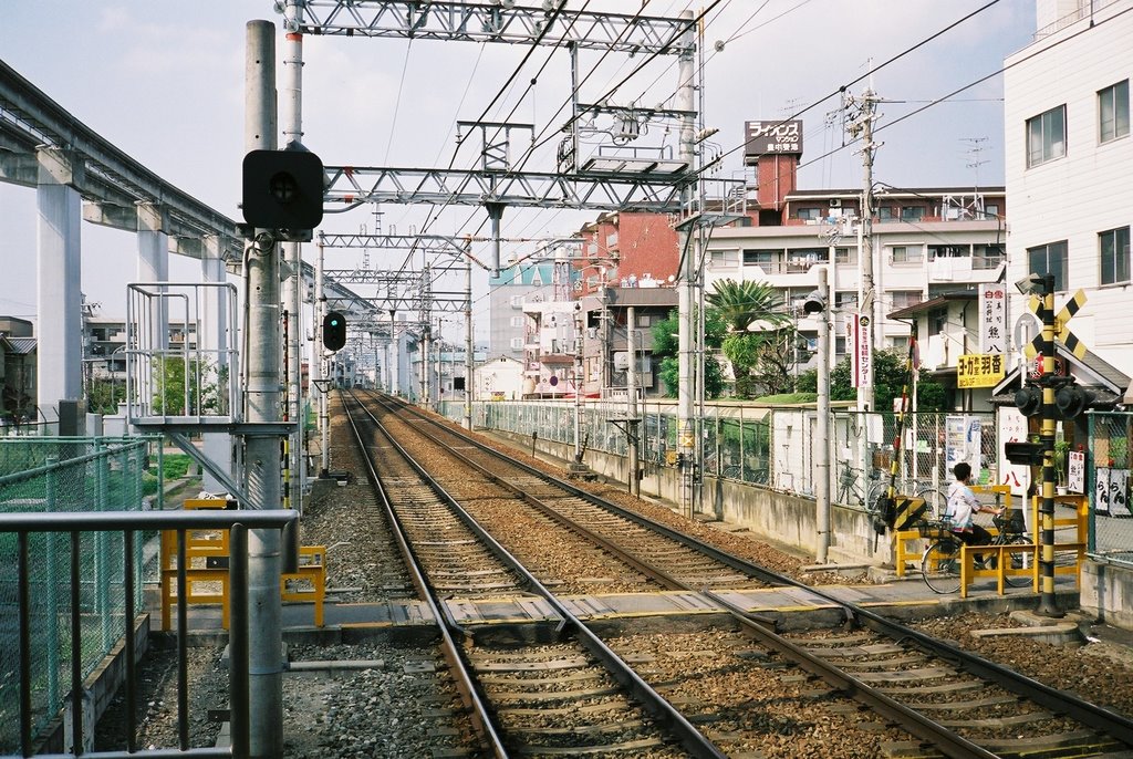 2005年　蛍池駅 by kashiwameshi