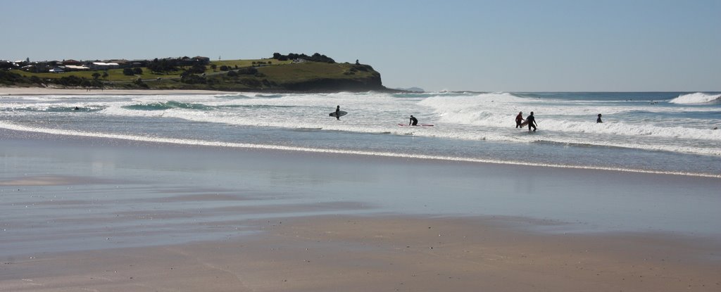 Flat Rock Beach, looking north by bob melsom