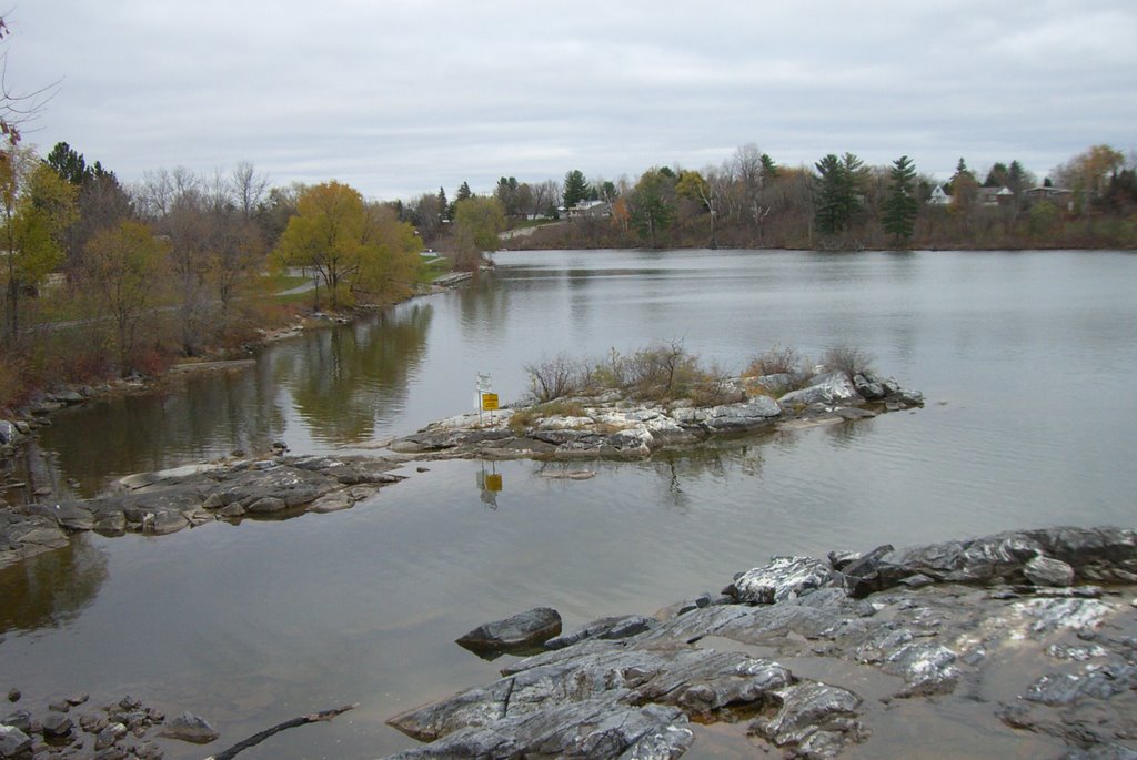 Canada_Arnprior_Madawaska_River_2007-11-07 by chrisli