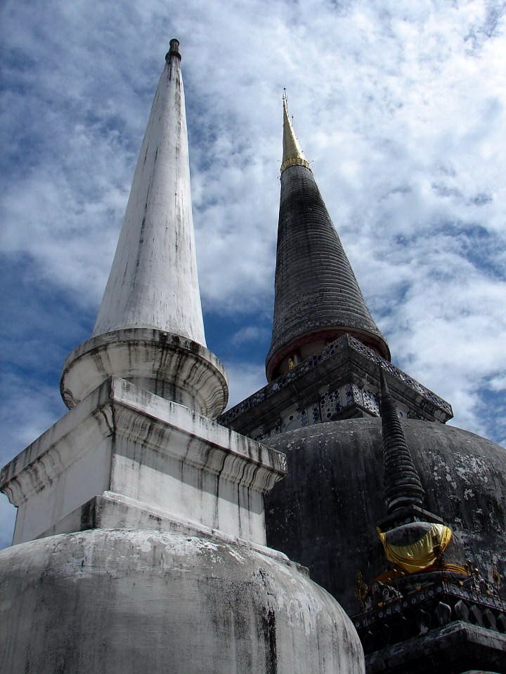 Phra Chedi Wat Mahathat by gmasiaphoto