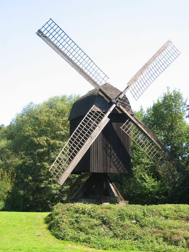 Mühle im Lönspark (Hannover) by antonzeier