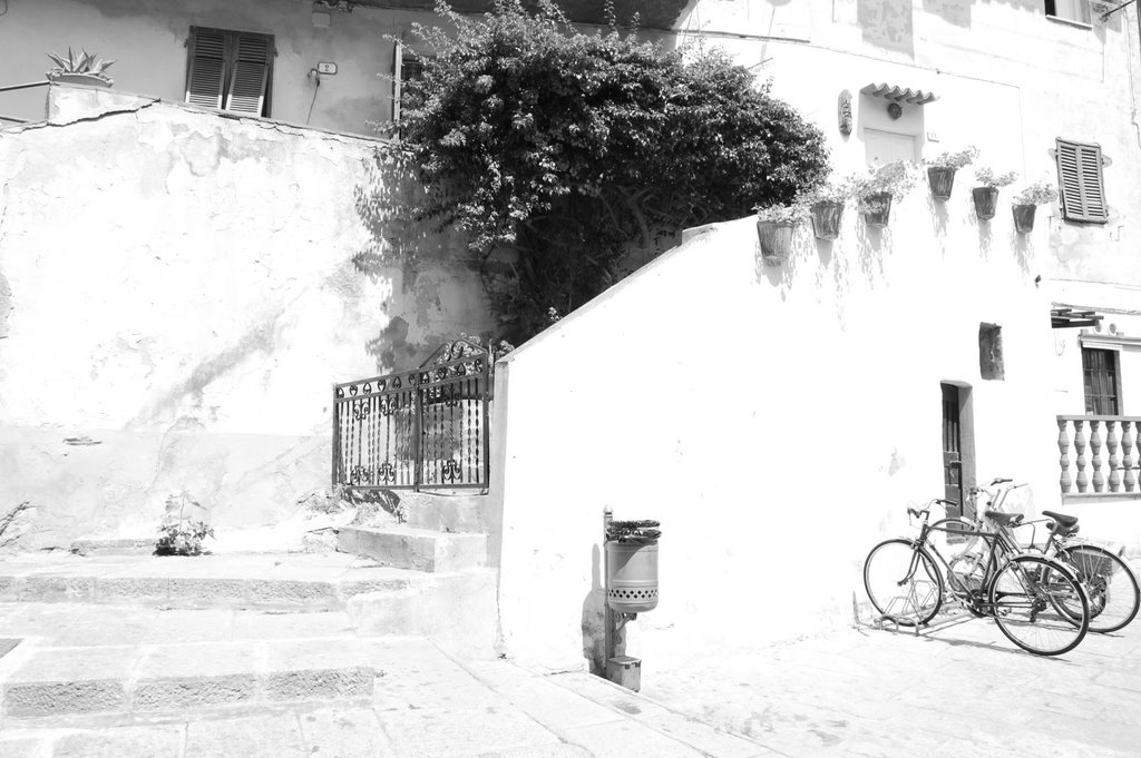 Centro Storico di Porto Azzurro by ilpicca