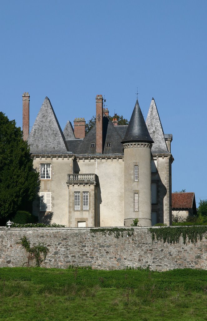 Saint-Martin-le-Vieux : château de La Judie by macrobert