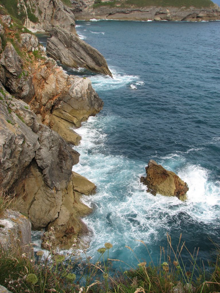 La Nao. Llanes. Principado de Asturias. by Valentín Enrique