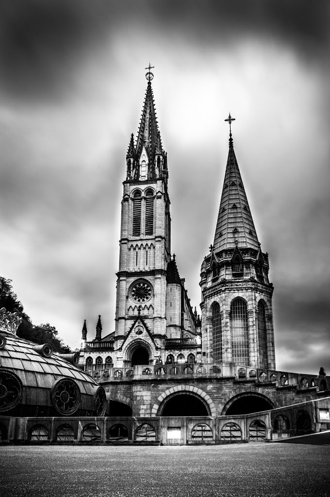 Sanctuaires Notre-Dame de Lourdes by Nicolas Fourcade