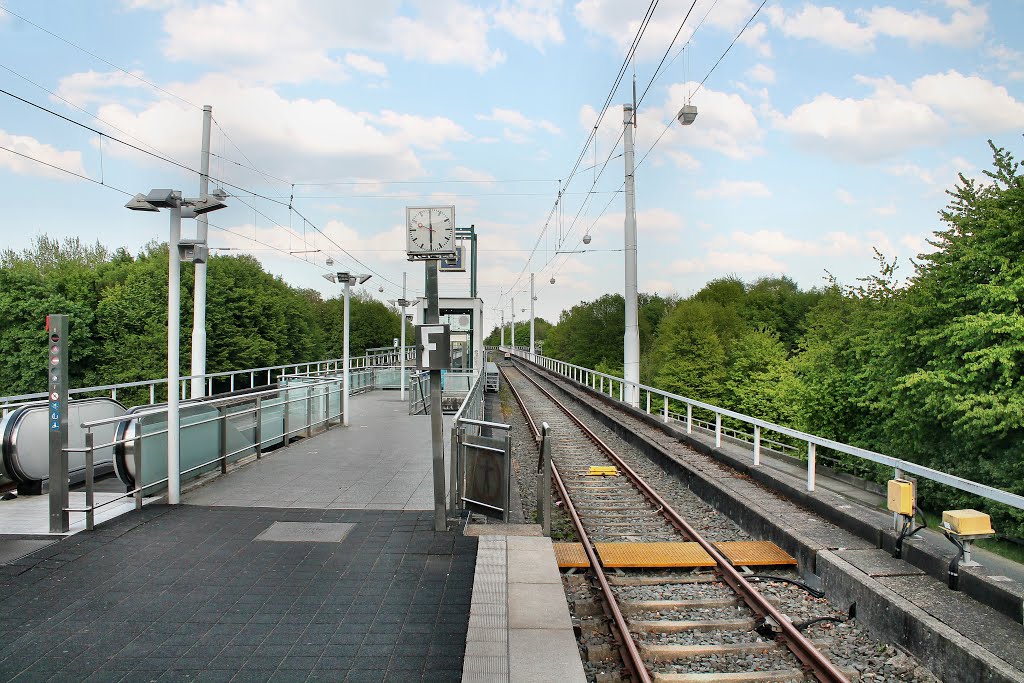 Endstation der U35 (Bochum-Querenburg) / 7.05.2016 by Daniil Bartholomae