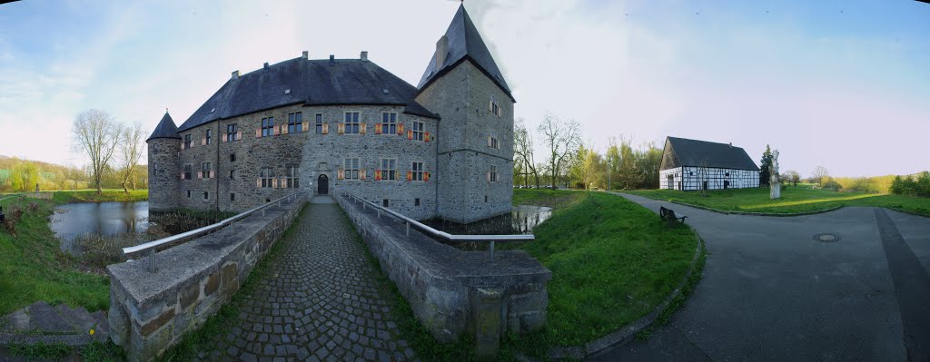 Wasserburg Haus Kemnade by Ralf Uzat