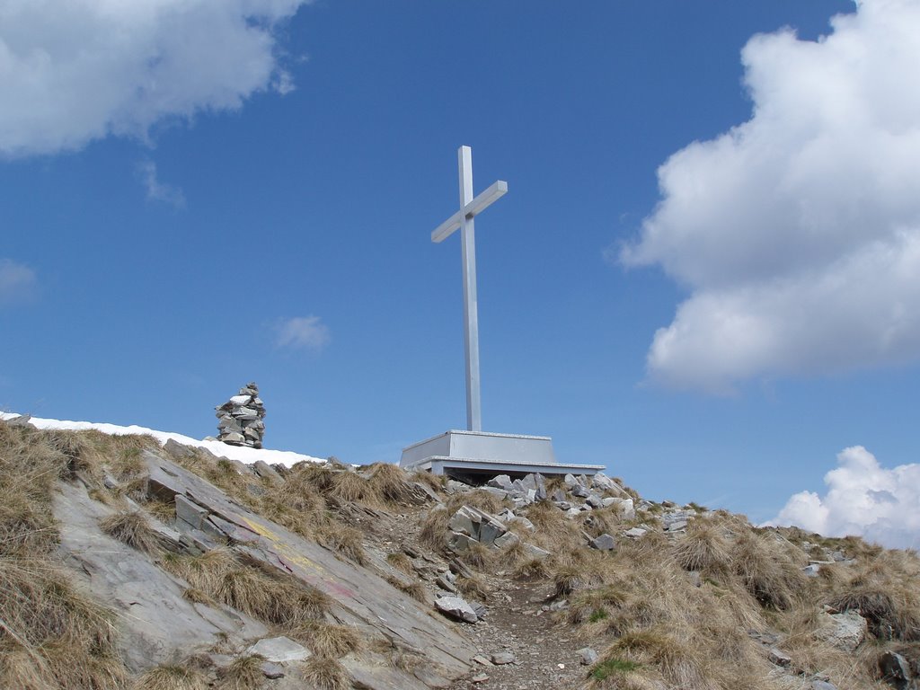 Monte Tamaro 1867 m by Marino Foina e Vito Guarino