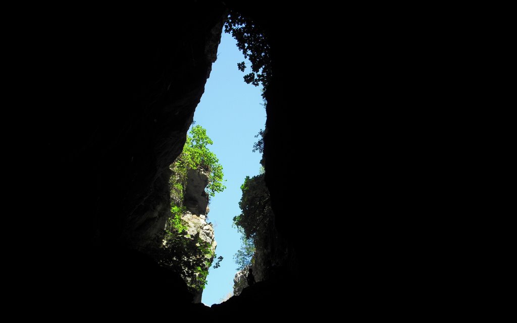 Boca de la Sima de Villaluenga vista desde el interior by José Luis Muñoz Trap…