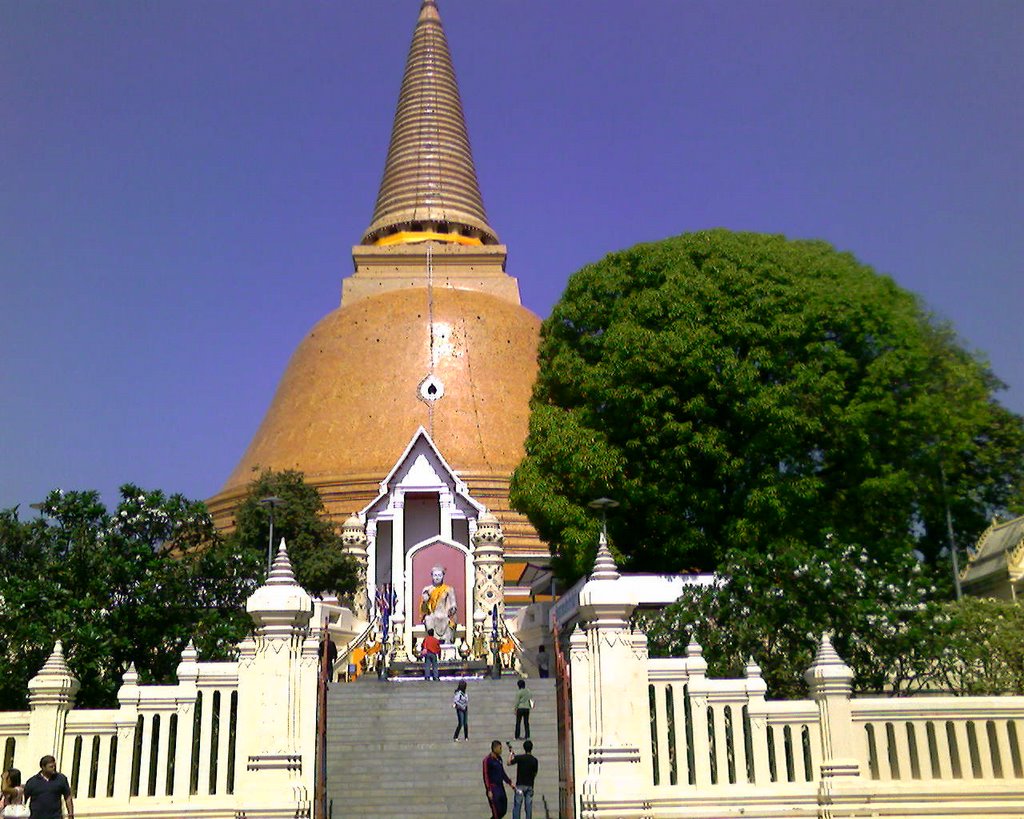 Pagode de Phra Pathom by guillot