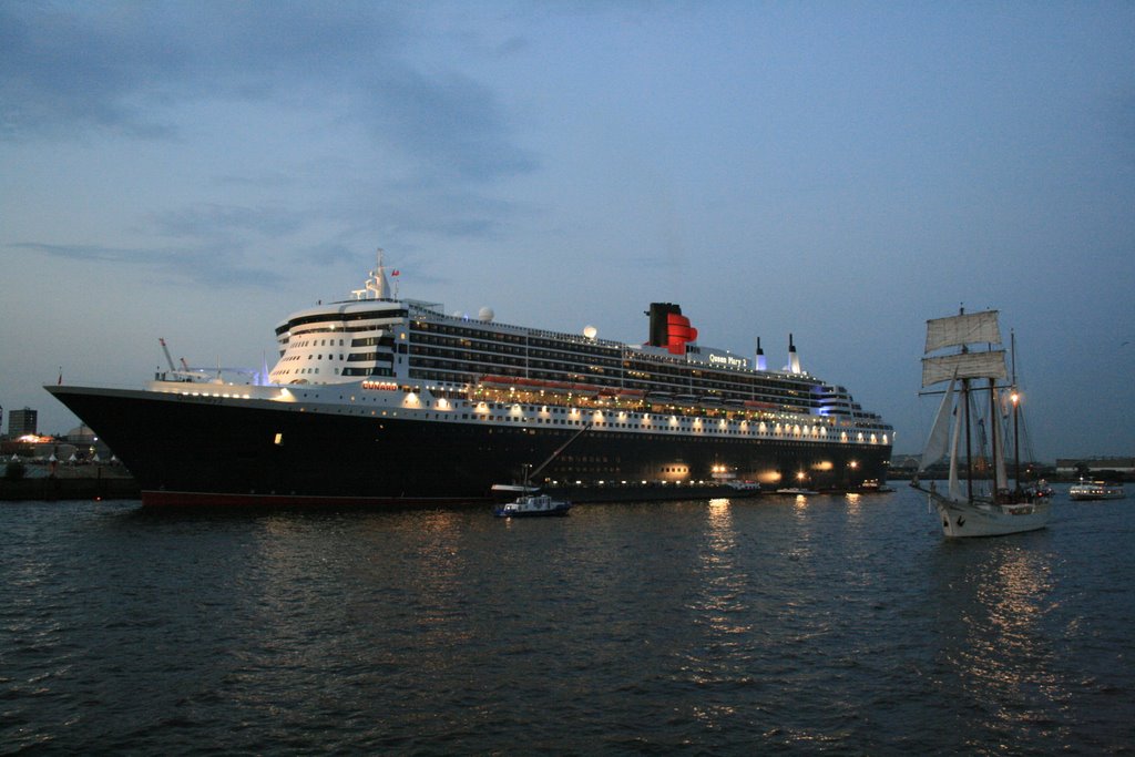 QM 2, Cruiseterminal 2007 by Carola Prigge