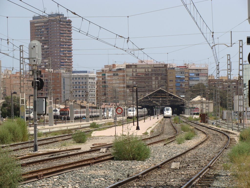 Estación tren Adif by juanjoalicanton