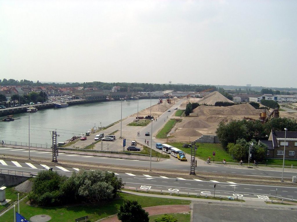 Nieuwpoort, links vismijn en handelskaai, rechts Noorderhavenoever by Vanhulst