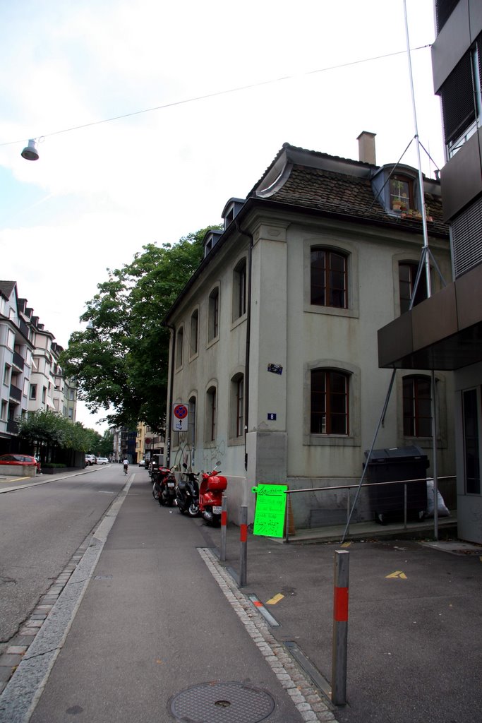 Altes Haus Anfang Mühlebachstrasse by vodua