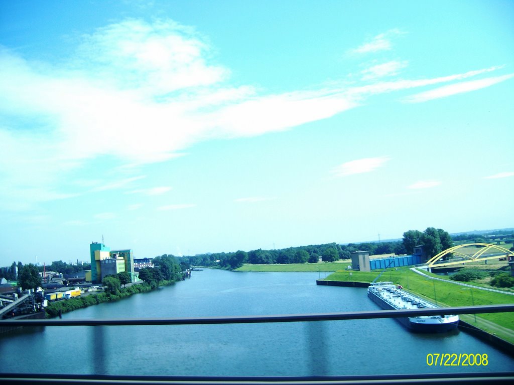 Duisburg Rein nehri ile Ruhr' un birleştiği yer ve Koprusu by 42yaska