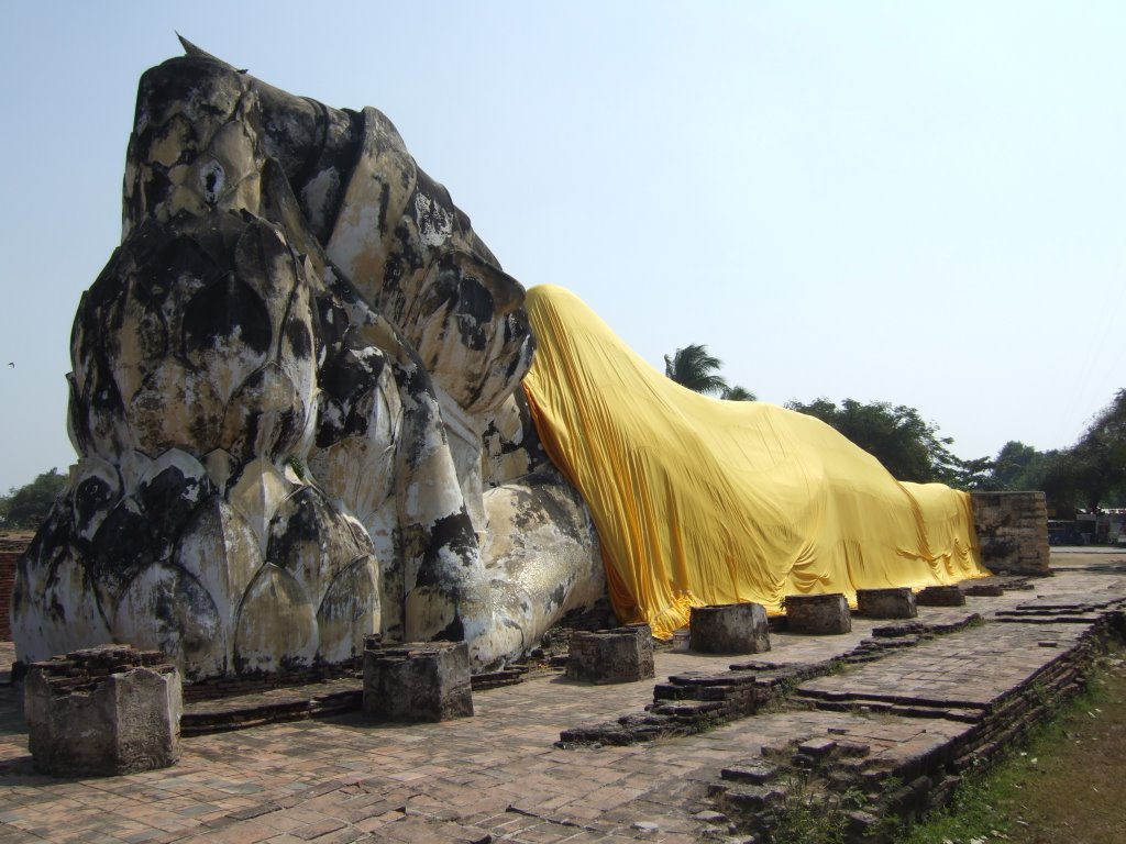 Buddha couché temple de Ayuthaya by guillot