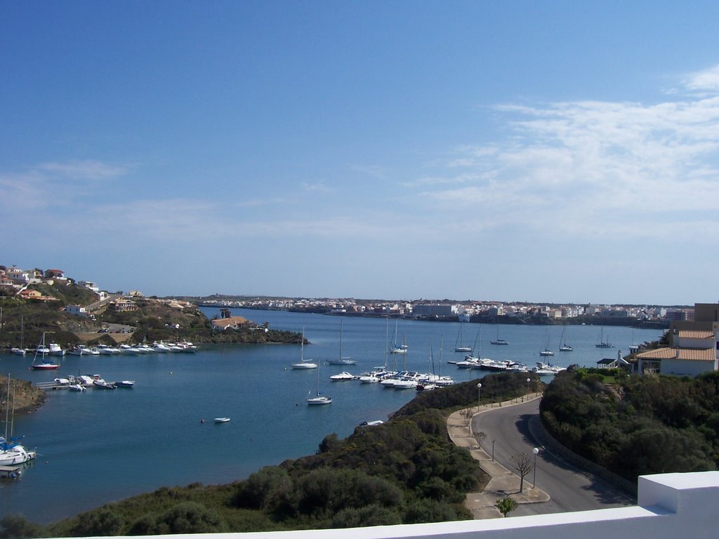 Vista del Port de Maó i Es Castell des de la Urbanització de la Sima by Luís Seixas