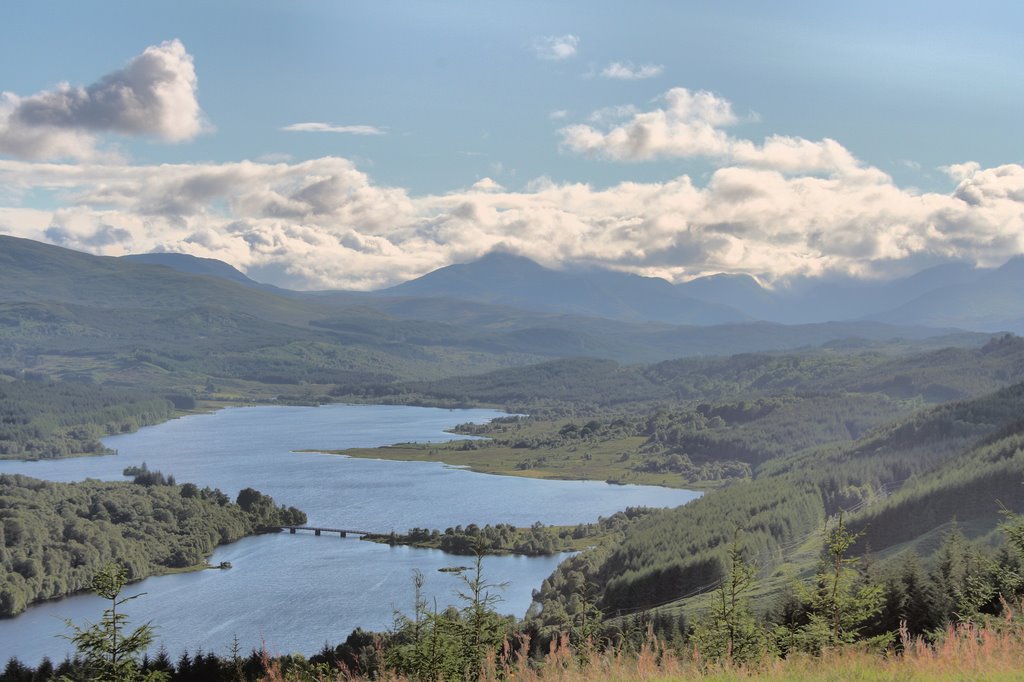 Loch Garry, Highlands by Jean LECLERCQ