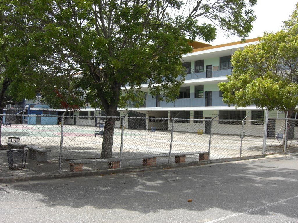 Patio de Secundaria by J. Jesús Usón