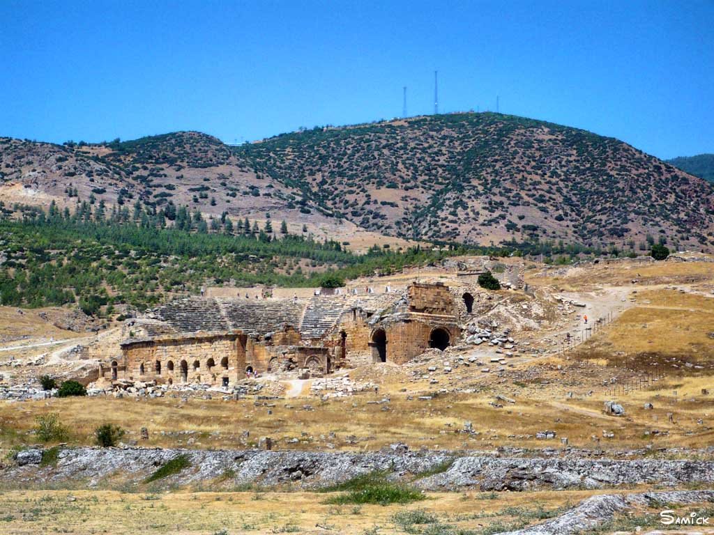 Amfitheatre Hierapolis by Alexander Peskov