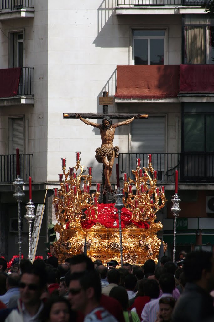 Cristo de la Sed por la Plaza de San Pedro. by Joaquín Gómez