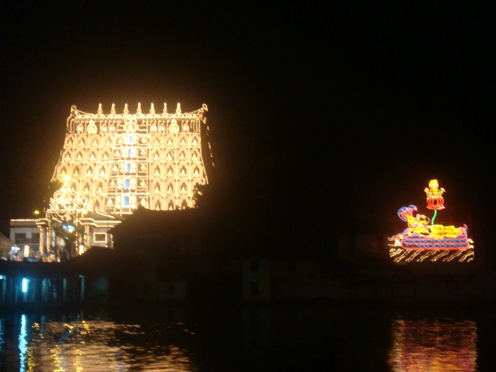 Lakshadweepam at Shri Padmanbaha temple by gvj_mech