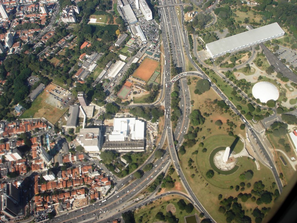 Monumento, Ibirapuera by Allan Caetano Ramos