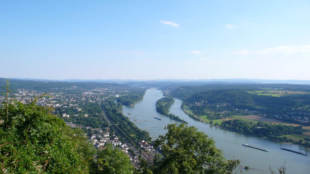 View of RHEIN from Drachenfels by usawest