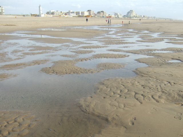 Der Strand von Noordwijk by Alexander Emmermann