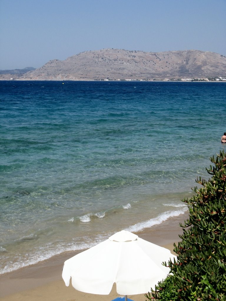 Pefkos Beach (Lindia Thalassa) by Chris Kaye