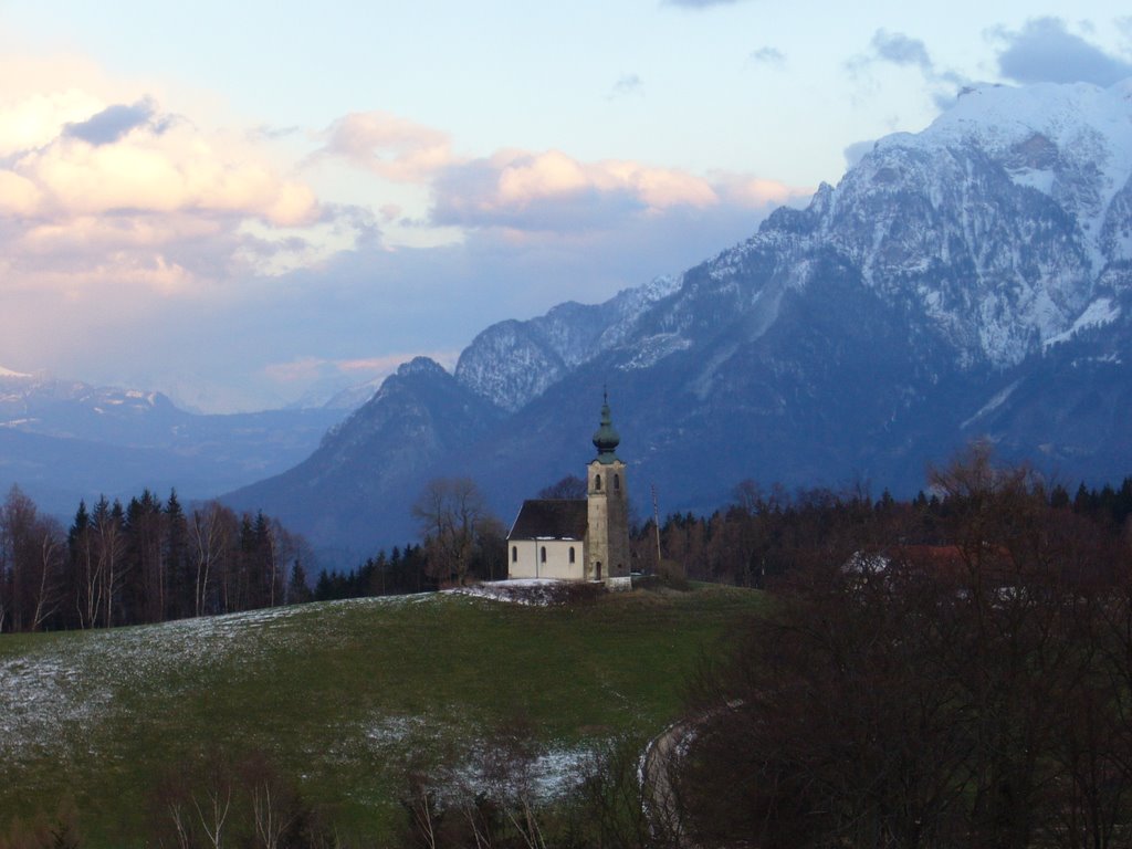 Die Kirche am Johannishögl bei Piding by Dr. Robert Braunmüll…