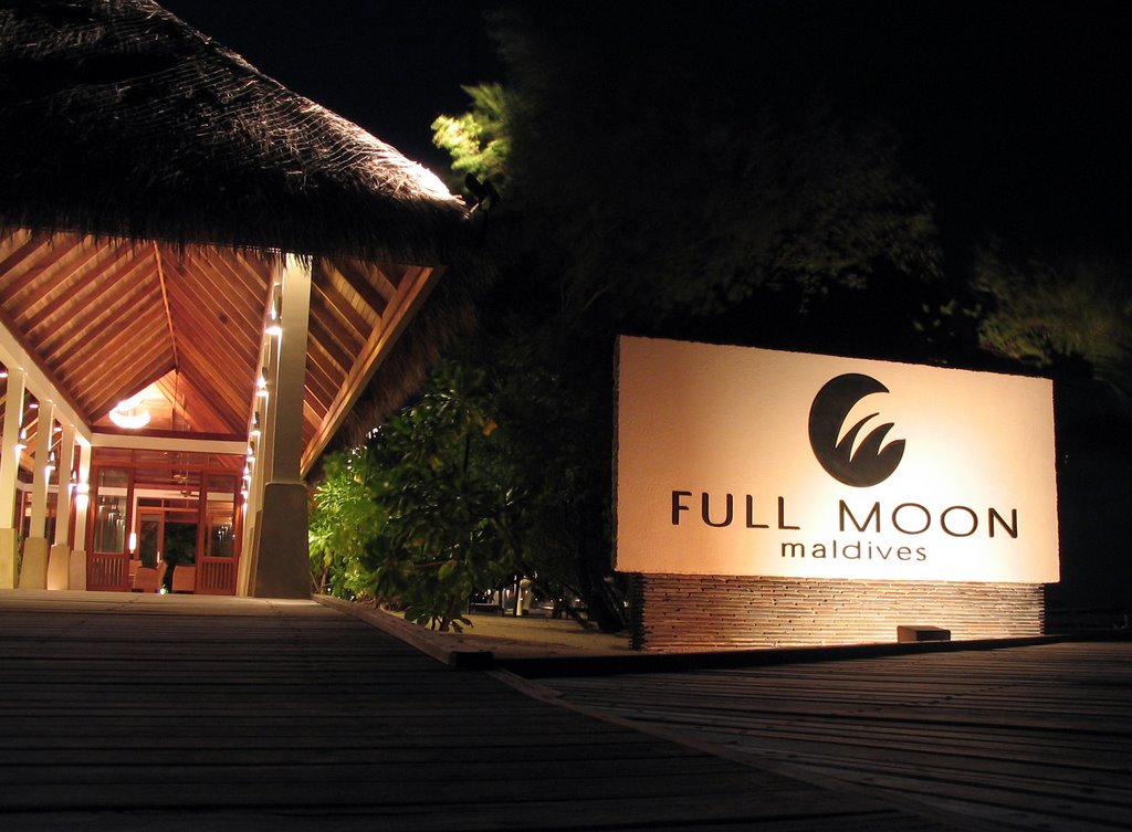 Entrance pier at night - full moon resort by Sat0rN