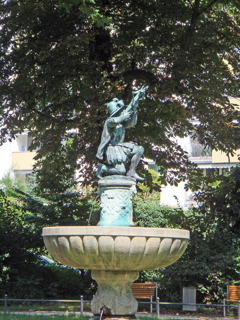 Armbrustschützenskulptur, Pegnitzaue, Nürnberg by Jörg Roth