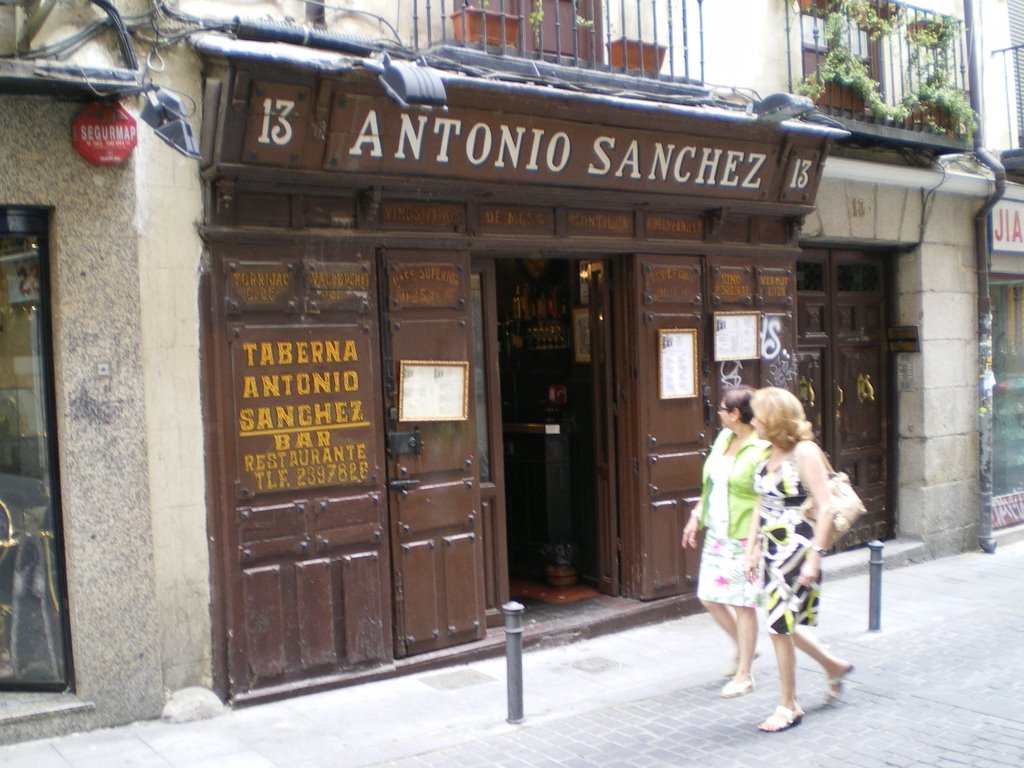 Taberna Antonio Sanchez (Calle Meson de Paredes, 12) by Oscar Quintana