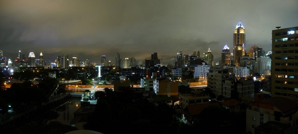 Panorama Nanatai Mansion Bangkok by goergisi