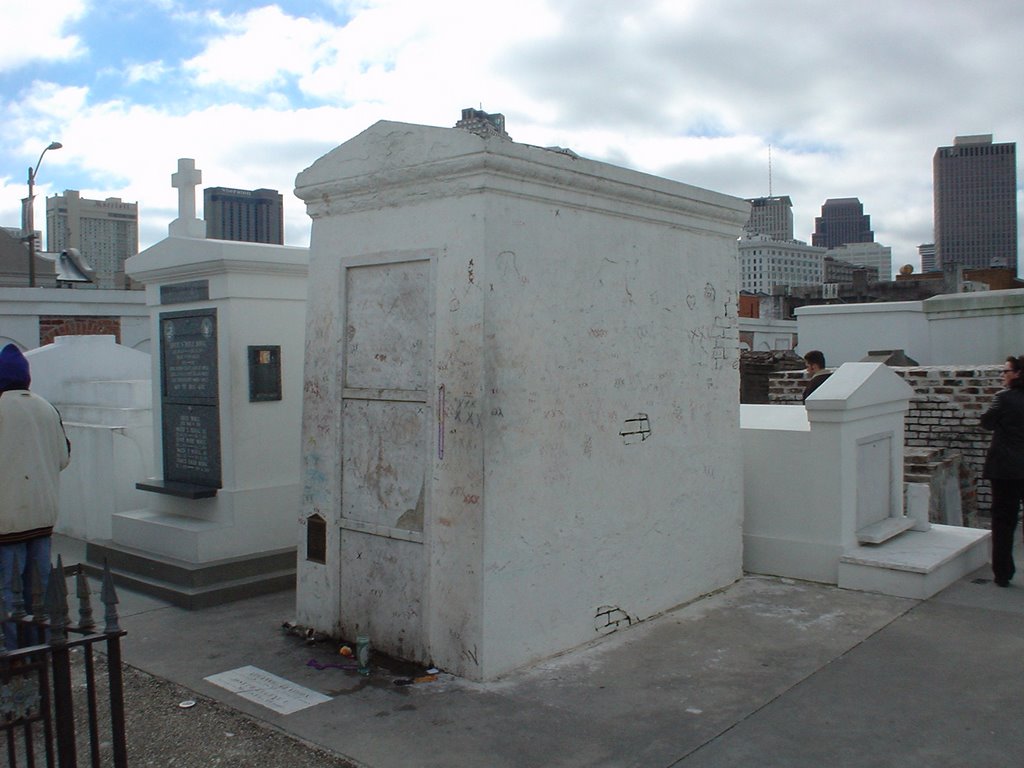 Laveau-Glapion tomb in St. Louis No. 1 by jameswashburn