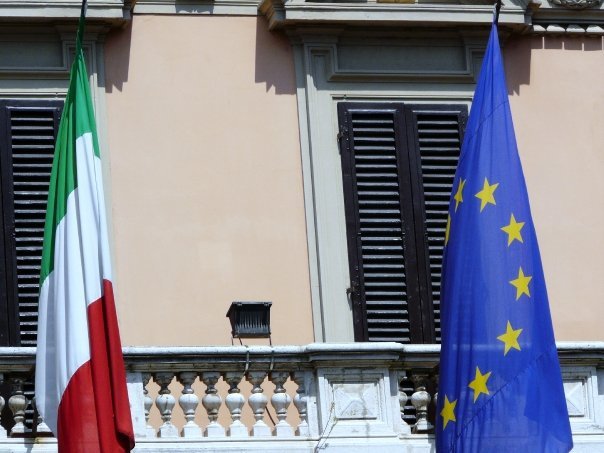 Le drapeau européen et italien by cris02