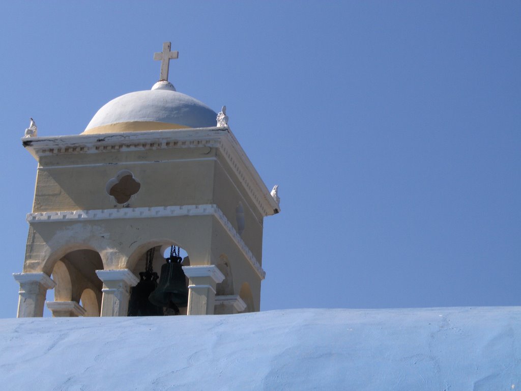 The curch in the old part of Platanias by Gimbe