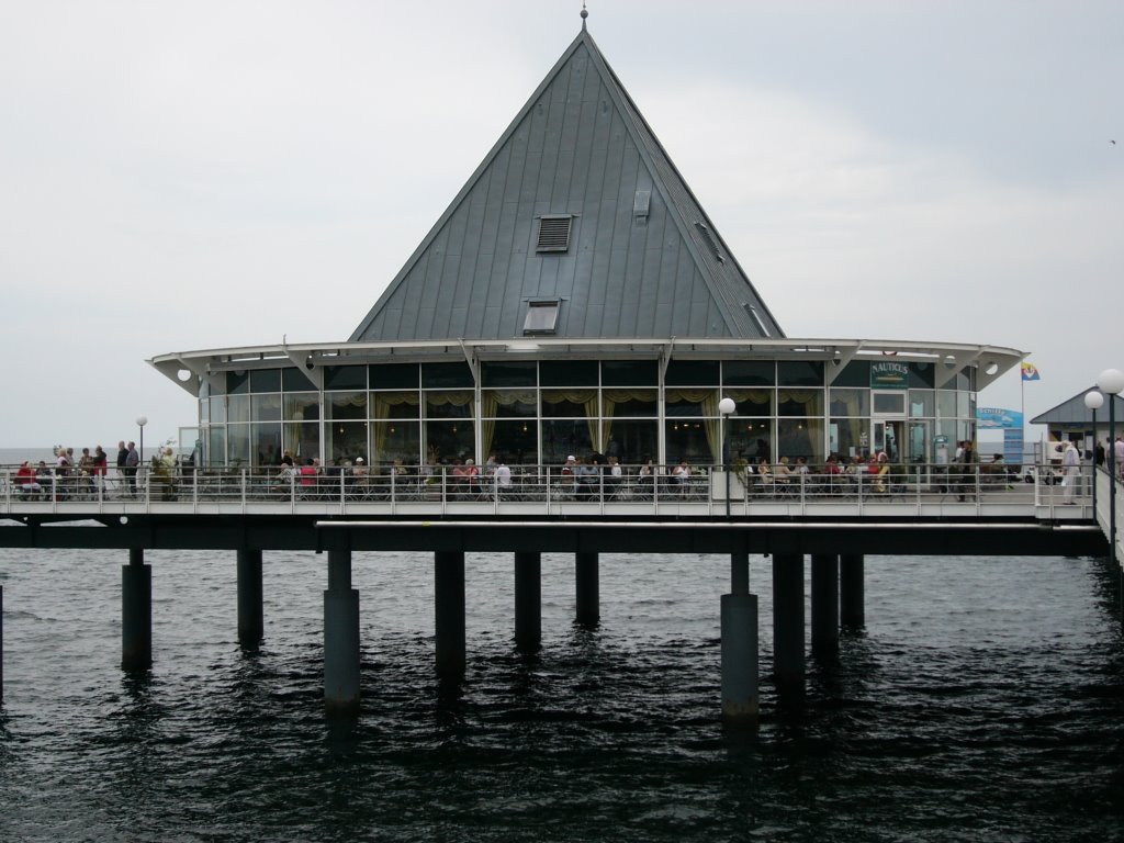 Restaurant auf der Seebrücke by Andreas Grimmer