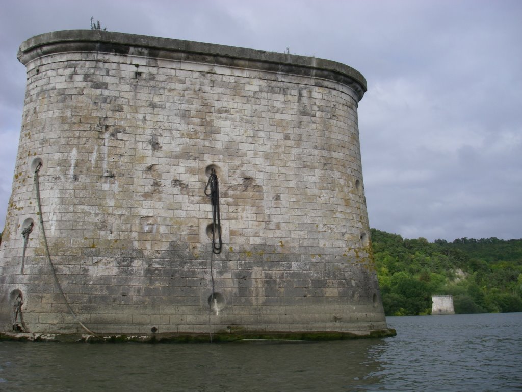 PARIS-ROUEN en kayak 297/453, vue sur ancien pilier de pont by papyrus