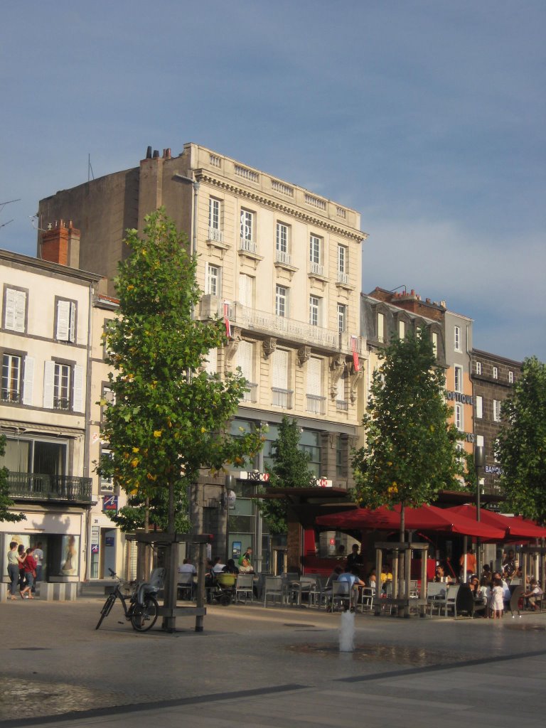 Clermont-Ferrant by Pierre Arnaboldi