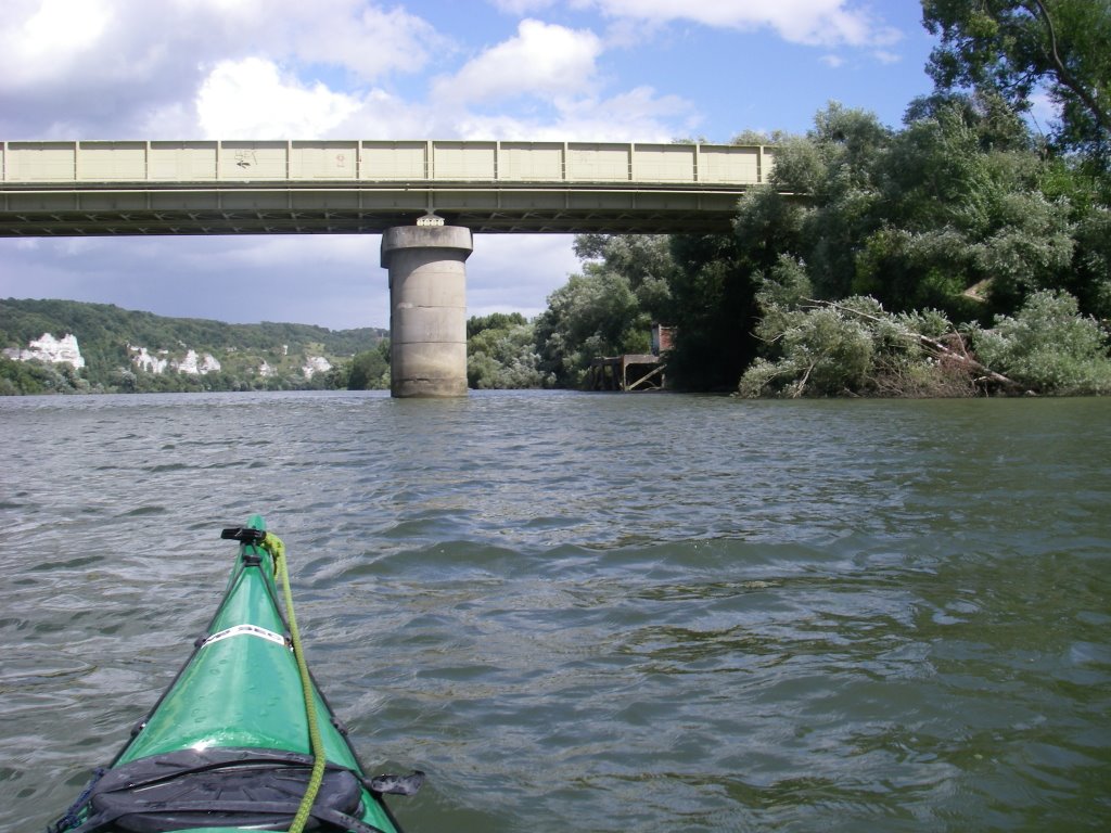 PARIS-ROUEN en kayak 407/453, vue sur pont de voie ferrée by papyrus