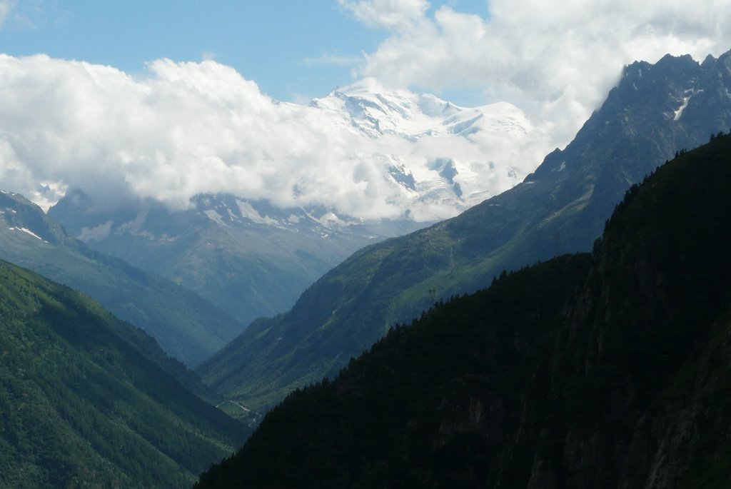 Le Mont Blanc, vu depuis le barrage d’Emosson by Bernard Bost