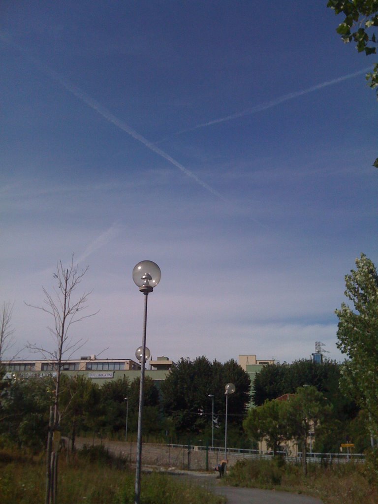 Vista di scie chimiche.Parco di San Biagio by GeorgeGe