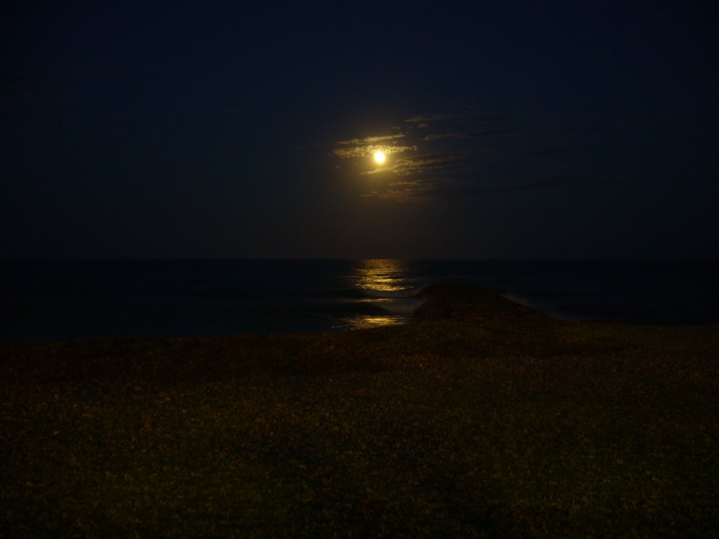 Luna llena en la playa by MatildeM