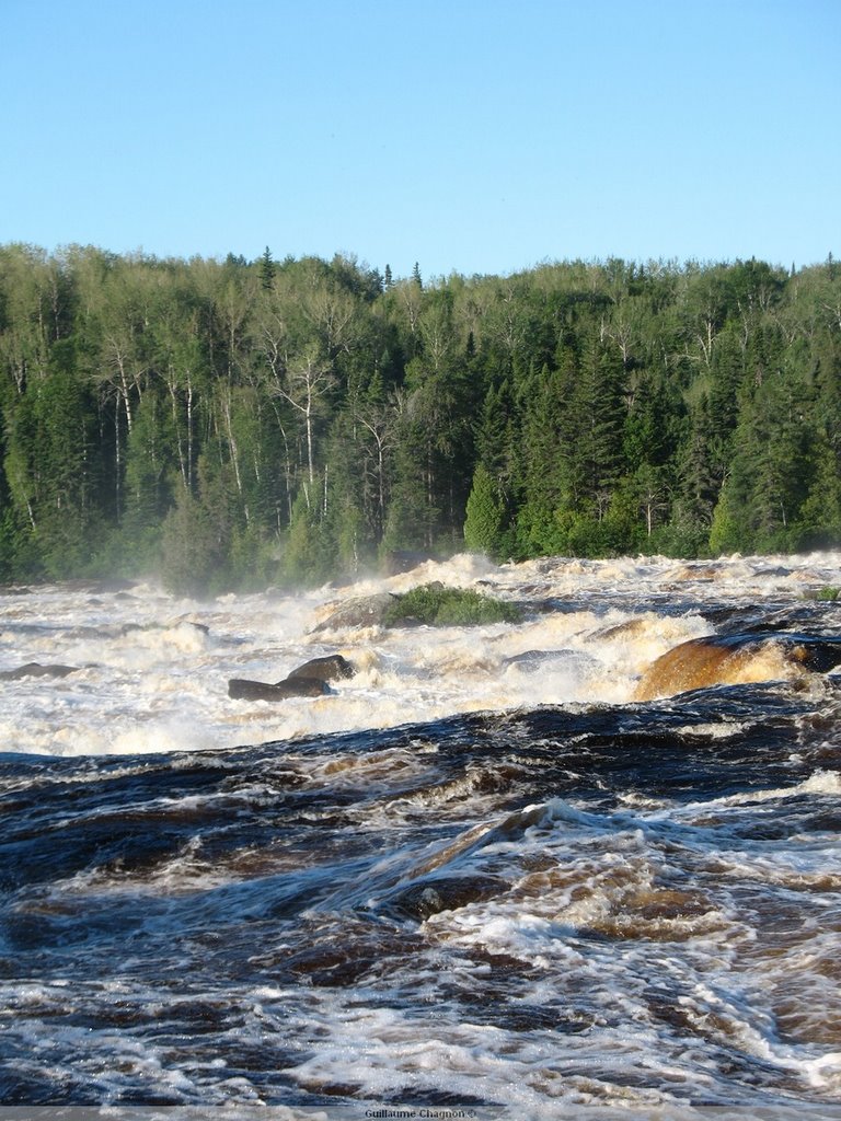 Chute à l'Ours by Guillaume Chagnon