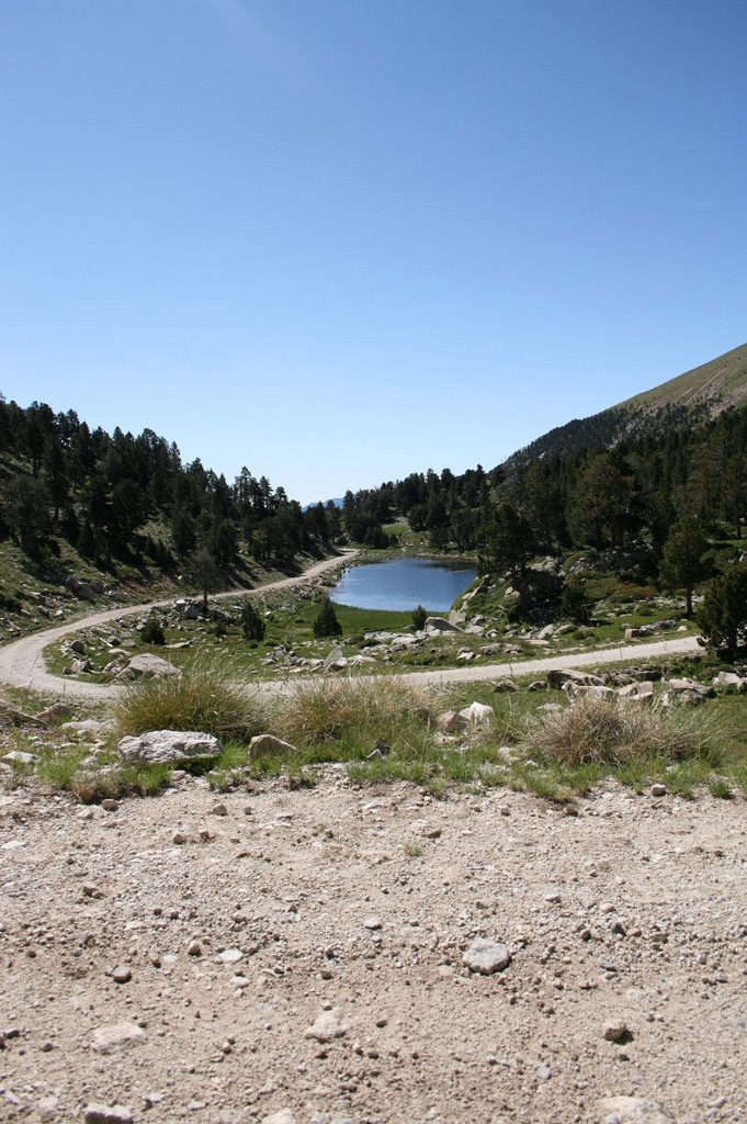 Estany Petit dels Llacs de la Pera by Xapa Panoramio