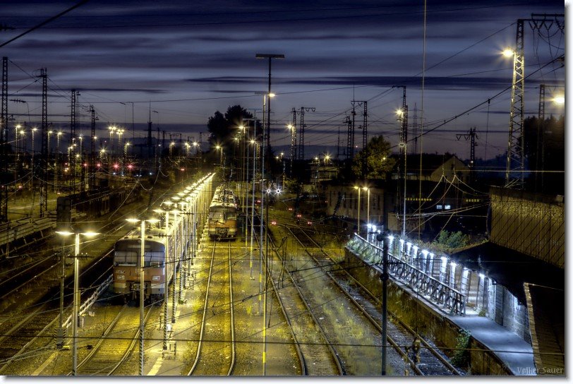 S-Bahnen bei Nacht (HDR) by elzoido